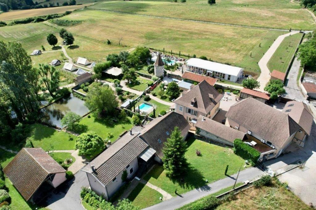 Domaine De Suzel Hotel Vignieu Exterior photo